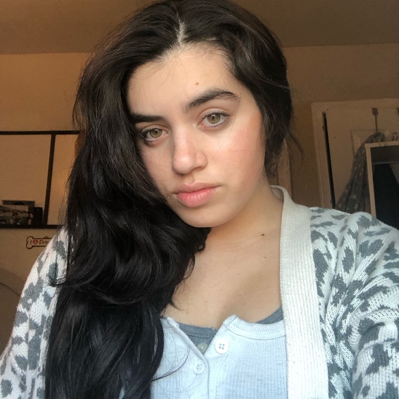 Meet your Posher, Julia - Picture 2 of 4